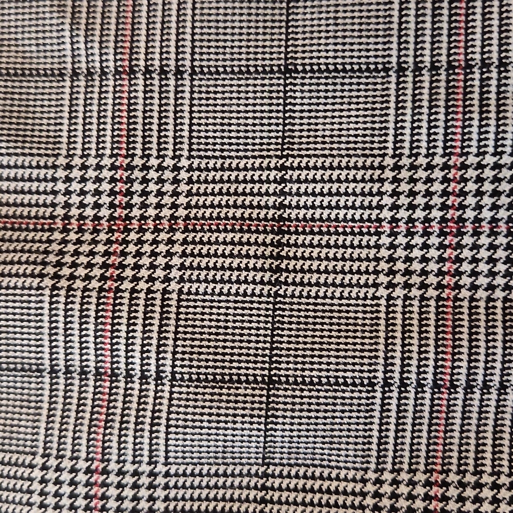 Houndstooth patterned capris - Picture 3 of 4